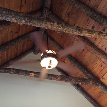 The Lodge at Bryce Canyon - Nice fan in the high ceiling - Bed & Breakfast Near Me - Bryce, Utah The Lodge at Bryce Canyon - Nice fan in the high ceiling - Bed & Breakfast Near Me - Bryce, Utah