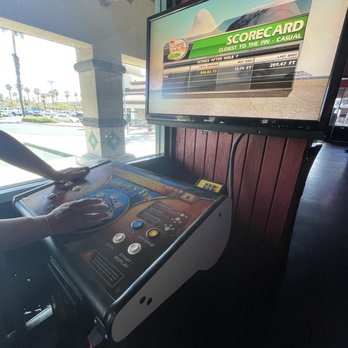 Romano's Chicago Pizzeria - Virtual golf - Pizza Near Me - Riverside, California