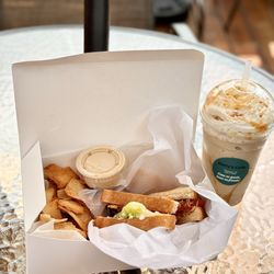 Dolly's Cafe - BLT+pimento cheese & Caramel Brûlée Frappe