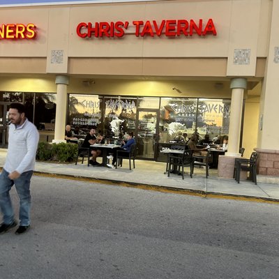 Chris' Taverna by null