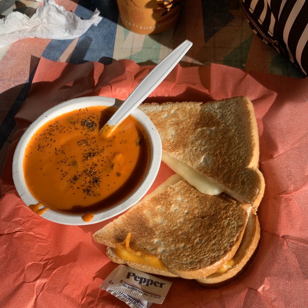 Grilled cheese & tomato bisque