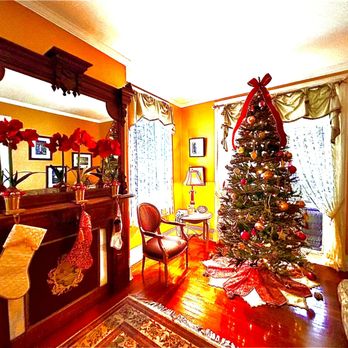 The Inn at Cooperstown - Christmas Parlor - Hotels Near Me - Cooperstown, New York The Inn at Cooperstown - Christmas Parlor - Hotels Near Me - Cooperstown, New York