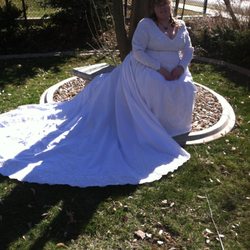 Beautiful Wedding Gown s in many sizes.