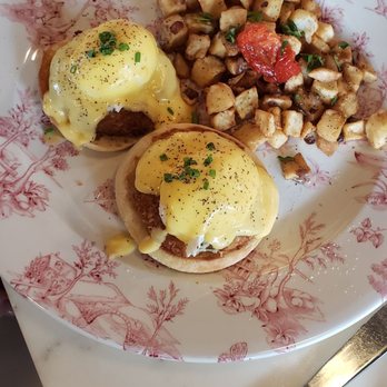 Little Hen - Crab cake benedict - Breakfast & Brunch Near Me - Weston, Florida Little Hen - Crab cake benedict - Breakfast & Brunch Near Me - Weston, Florida