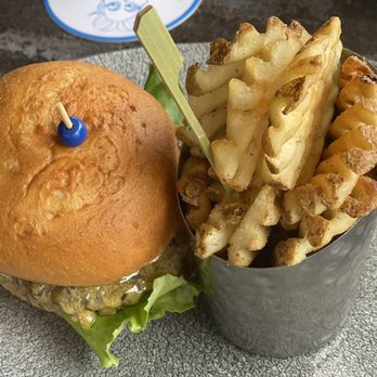 Lamplight Lounge - Gluten free burger - New American Near Me - Anaheim, California Lamplight Lounge - Gluten free burger - New American Near Me - Anaheim, California