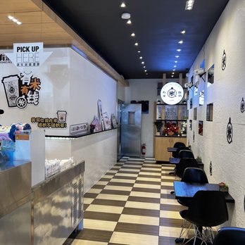 Yomie's Rice x Yogurt - Interior with a place to take photos - Juice Bars & Smoothies Near Me - Brooklyn, New York Yomie's Rice x Yogurt - Interior with a place to take photos - Juice Bars & Smoothies Near Me - Brooklyn, New York