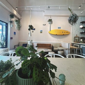 ALO Cafe - Indoor vibes - Vegetarian Near Me - Honolulu, Hawaii