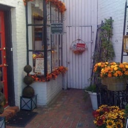 Mrs. Natalie of Georgetown - Mrs Natalie's garden entrance