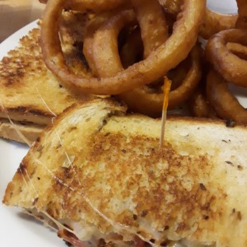 The Chef's Hut - Rueben and rings - Breakfast & Brunch Near Me - Boise, Idaho