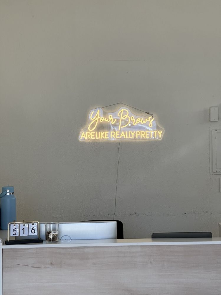 Brows + Beauty Lab Logo