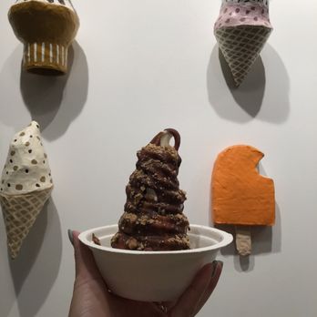 Eb & Bean - Madagascar vanilla with newtella magic shell and almond toffee brittle toppings - Ice Cream & Frozen Yogurt Near Me - Portland, Oregon Eb & Bean - Madagascar vanilla with newtella magic shell and almond toffee brittle toppings - Ice Cream & Frozen Yogurt Near Me - Portland, Oregon