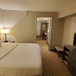 Country Inn & Suites by Radisson, Bel Air/Aberdeen, MD - One bedroom suite - king bed