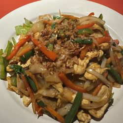 Mekvilai Thai Cuisine - Drunken Noodle with Chicken