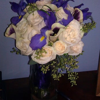Bloomies Florist - Bride's bouquet - Florists Near Me - Newhall, California Bloomies Florist - Bride's bouquet - Florists Near Me - Newhall, California