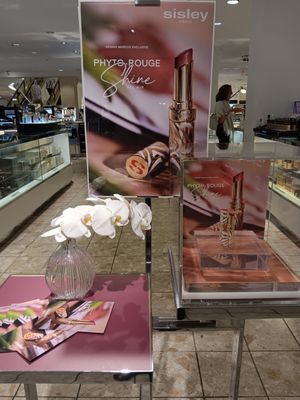 Neiman Marcus by null