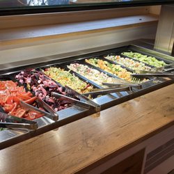 Cafeteria im Krankenhaus Köpenick - Das Salat Buffet im Eingangsbereich des Bistros, alles von bester Qualität und frisch