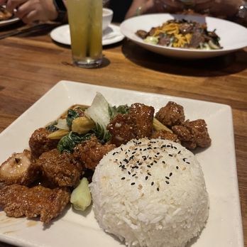 Yard House - Orange Chicken - New American Near Me - San Jose, California