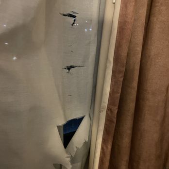 Hampton Inn & Suites Lawton - Torn curtains - Hotels Near Me - Lawton, Oklahoma