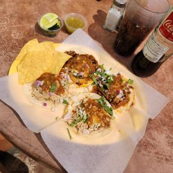 Los Caporales Taqueria - Tacos