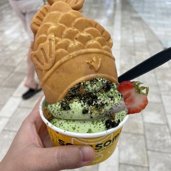 Somisomi - Matcha & cookies and creme soft serve in a bowl with a taiyaki - Ice Cream & Frozen Yogurt Near Me - Tukwila, Washington Somisomi - Matcha & cookies and creme soft serve in a bowl with a taiyaki - Ice Cream & Frozen Yogurt Near Me - Tukwila, Washington