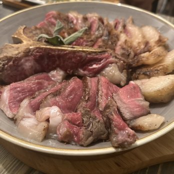 Il Vezzo - Bistecca after cutting - Italian Near Me - Florence, FI Il Vezzo - Bistecca after cutting - Italian Near Me - Florence, FI