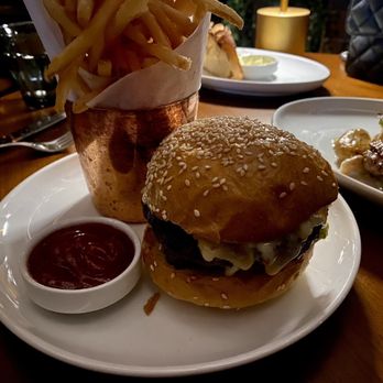 The Ivy Room - Burger - Piano Bars Near Me - New York, New York The Ivy Room - Burger - Piano Bars Near Me - New York, New York