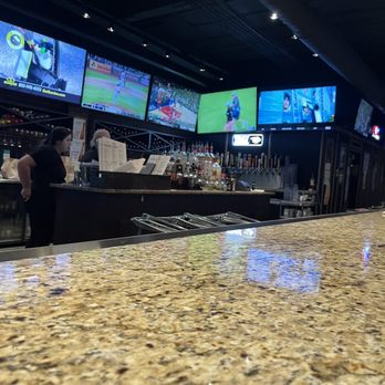 Jonathans Grille - Bar - Sports Bars Near Me - Nashville, Tennessee