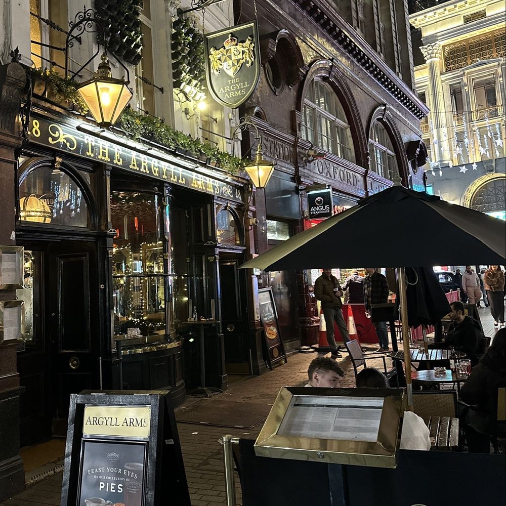 Nicholson's - Restaurant entrance - Pubs Near Me - London, XGL Nicholson's - Restaurant entrance - Pubs Near Me - London, XGL