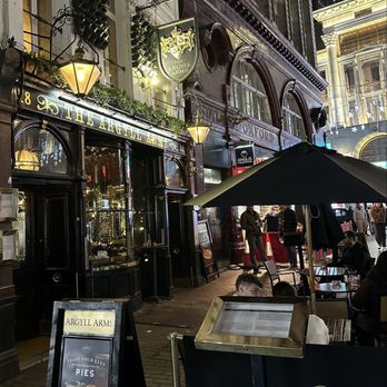 Nicholson's - Restaurant entrance - Pubs Near Me - London, XGL Nicholson's - Restaurant entrance - Pubs Near Me - London, XGL
