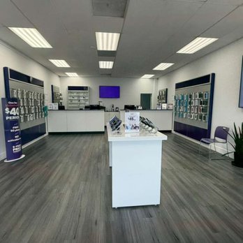 Wireless Miami 2 - Sales floor - Mobile Phones Near Me - Miami, Florida Wireless Miami 2 - Sales floor - Mobile Phones Near Me - Miami, Florida