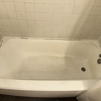 Master Bath Refinishing - Before work was done. - Refinishing Services Near Me Master Bath Refinishing - Before work was done. - Refinishing Services Near Me