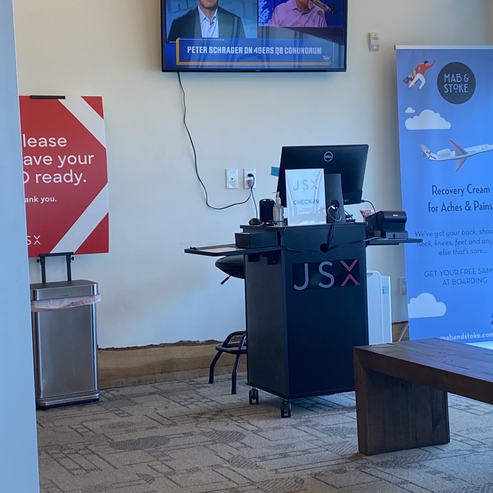 Check-in stand and security in lobby. Check-in stand and security in lobby.