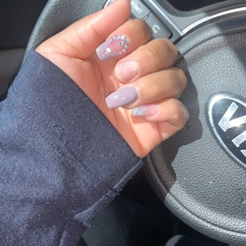 TN Nails - Nail came off less than 1 day. - Nail Salons Near Me - Bell Gardens, California