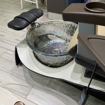Veda Nail Spa - Chairs - Nail Salons Near Me - Charleston, South Carolina