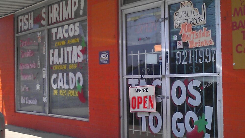 Lisa's Tacos Logo