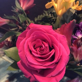 Tavern - Fresh cut flowers at each table. - New American Near Me - Coronado, California Tavern - Fresh cut flowers at each table. - New American Near Me - Coronado, California
