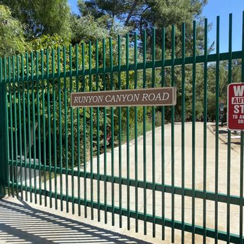 Runyon Canyon Park - Entrance - Dog Parks Near Me - Los Angeles, California Runyon Canyon Park - Entrance - Dog Parks Near Me - Los Angeles, California