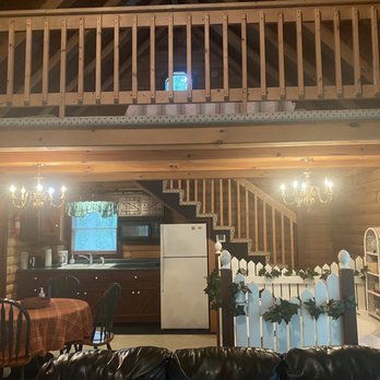 Breezewood Cabins - Hotels Near Me - East Rochester, Ohio Breezewood Cabins - Hotels Near Me - East Rochester, Ohio