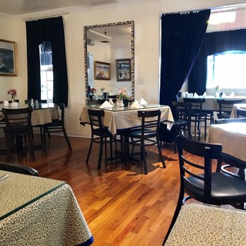 Pelican Cafe - One of the dining rooms. Empty but not for long! - American Near Me - Lake Park, Florida