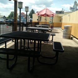 Dairy Queen - Grafton - Decent outdoor seating area