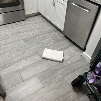 Vacasa - Towel on the floor left by cleaning crew - Vacation Rentals Near Me - Navarre, Florida Vacasa - Towel on the floor left by cleaning crew - Vacation Rentals Near Me - Navarre, Florida