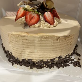 85°C Bakery Cafe-Enterprise - damaged cake - Bakeries Near Me - Las Vegas, Nevada