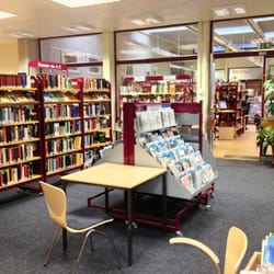 Bücherhalle - Einer der Räume mit Büchern und Hörbüchern
