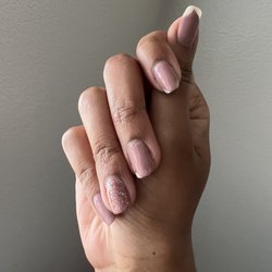 Holly Nail & Spa - Started chipping after four days (This picture was taken a week after my appointment)