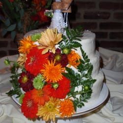 Kunz Floral - Bride/Groom cake