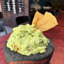 La Casa de Isaac Restaurante Mexicano en Highwood - Homemade Delicious Guacamole!