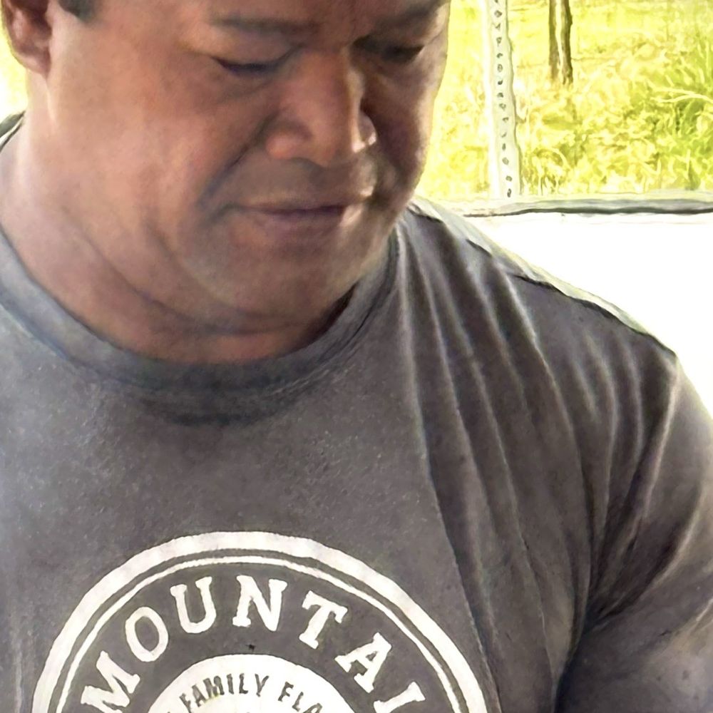3 Mountain BBQ - Tui; and family are hard working and a local family! - Barbeque Near Me - Waimea, Hawaii