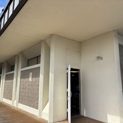Hawaii State Public Library System - Pearl City Library - Entrance to the book sale