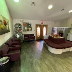 Schleusner Chiropractic Center - Schleusner Chiropractic lobby, Las Vegas