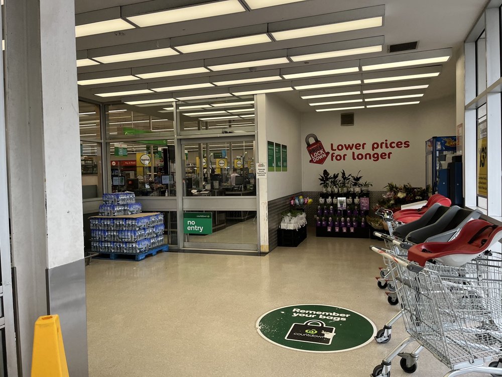 COUNTDOWN AUCKLAND AIRPORT 1 John Goulter Drive, Auckland, New